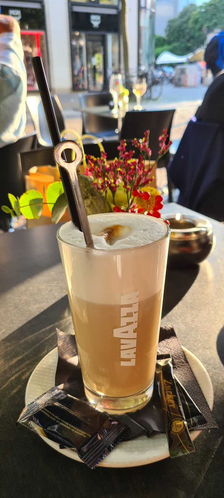 Cocktail presentation at the bar